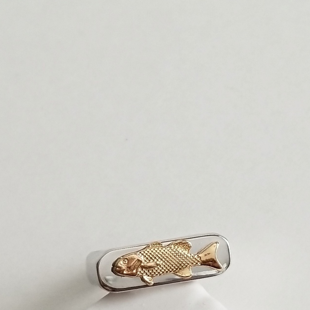 Urban Outfitters Fish Signet Ring - Picture 5 of 5